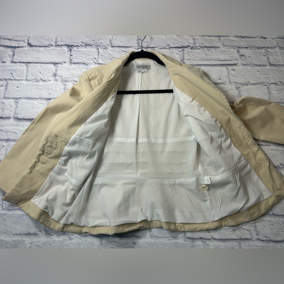 Kay Unger Cream Women's Blazer. Size 8. - Picture 10 of 15